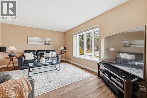 143 St Jerome Crescent, Kitchener, ON - Indoor Photo Showing Living Room