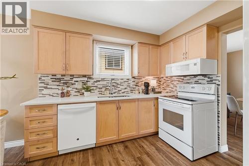 143 St Jerome Crescent, Kitchener, ON - Indoor Photo Showing Kitchen