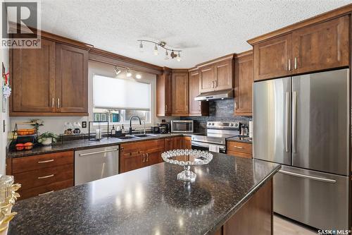 335 Avondale Road, Saskatoon, SK - Indoor Photo Showing Kitchen With Double Sink
