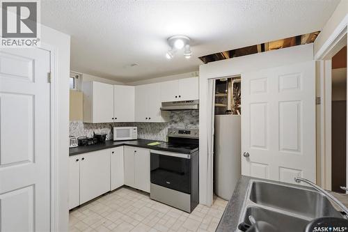 335 Avondale Road, Saskatoon, SK - Indoor Photo Showing Kitchen With Double Sink