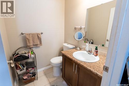 B 1014 Colony Street, Saskatoon, SK - Indoor Photo Showing Bathroom