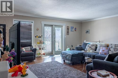B 1014 Colony Street, Saskatoon, SK - Indoor Photo Showing Living Room