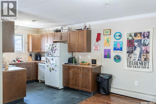 B 1014 Colony Street, Saskatoon, SK - Indoor Photo Showing Kitchen