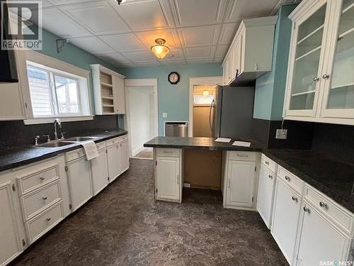 617 Bison Avenue, Weyburn, SK - Indoor Photo Showing Kitchen With Double Sink