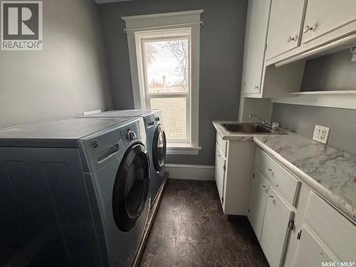 617 Bison Avenue, Weyburn, SK - Indoor Photo Showing Laundry Room