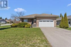 2 HILLVIEW DRIVE Kawartha Lakes (Bobcaygeon), ON K0M 1A0
