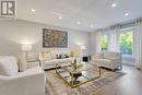 807 Indian Road, Mississauga, ON  - Indoor Photo Showing Living Room 