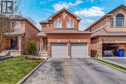 249 RUSHBROOK DRIVE Newmarket, ON L3X 2E3