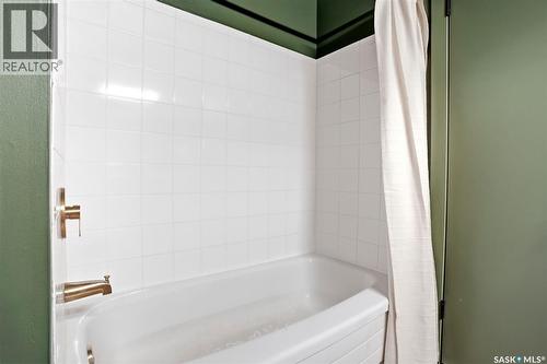 3814 25Th Avenue, Regina, SK - Indoor Photo Showing Bathroom