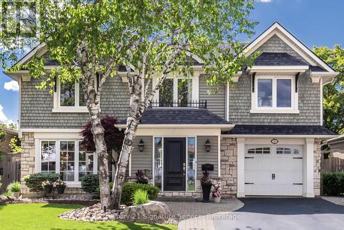 16 FERNDALE CRESCENT  Brampton, ON L6W 1E9