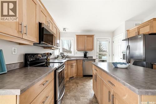 11 Fairway Crescent, White City, SK - Indoor Photo Showing Kitchen
