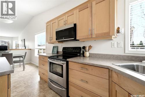 11 Fairway Crescent, White City, SK - Indoor Photo Showing Kitchen