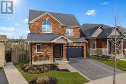 30 MEGAN CRESCENT Barrie, ON L4N 6E2