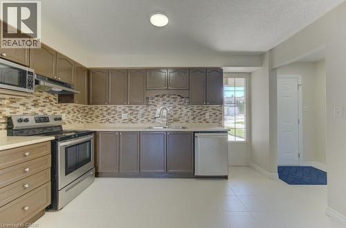 90 Ralgreen Crescent, Kitchener, ON - Indoor Photo Showing Kitchen With Upgraded Kitchen