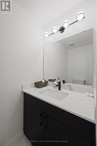 187 - 3900 Savoy Street, London South (South V), ON - Indoor Photo Showing Bathroom