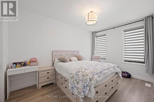 187 - 3900 Savoy Street, London South (South V), ON - Indoor Photo Showing Bedroom