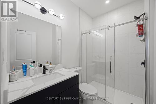 187 - 3900 Savoy Street, London South (South V), ON - Indoor Photo Showing Bathroom