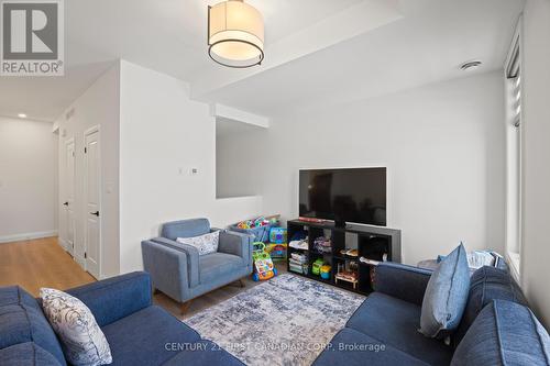 187 - 3900 Savoy Street, London South (South V), ON - Indoor Photo Showing Living Room