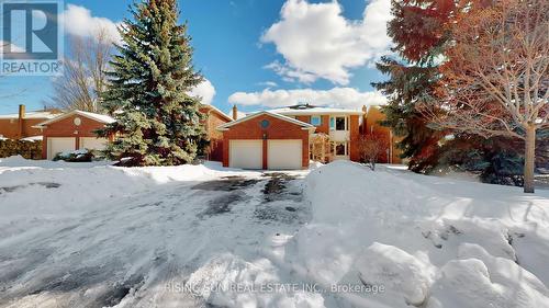 122 BARR CRESCENT  Brampton, ON L6Z 3C8