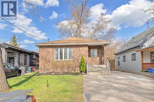 556 CLOVER  Windsor, ON N8P 1C6
