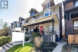 92 ALTON AVENUE Toronto (South Riverdale), ON M4L 2M2
