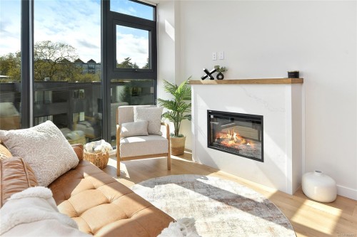 304-899 Esquimalt Ave SW Esquimalt, BC V9A 3M5