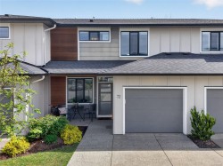 72-2607 Kendal Ave Cumberland, BC V0R 1S0