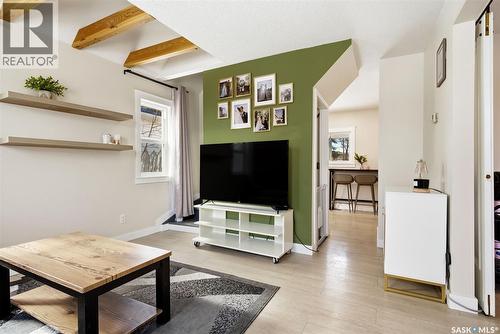 358 St John Street, Regina, SK - Indoor Photo Showing Living Room