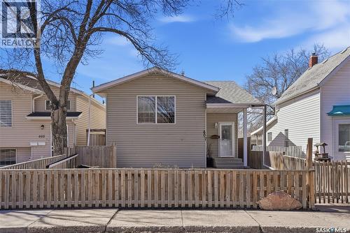 607 J AVENUE N  Saskatoon, SK S7L 2K6