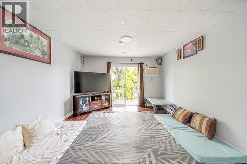 1056-60 Niagara, Windsor, ON - Indoor