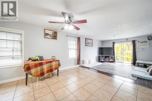 1056-60 Niagara, Windsor, ON - Indoor Photo Showing Living Room