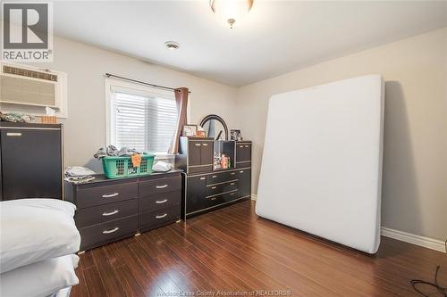 1056-60 Niagara, Windsor, ON - Indoor Photo Showing Bedroom