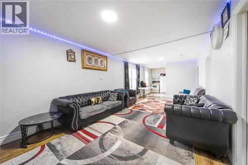 1056-60 Niagara, Windsor, ON - Indoor Photo Showing Living Room