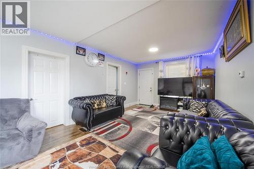 1056-60 Niagara, Windsor, ON - Indoor Photo Showing Living Room
