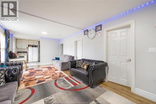 1056-60 Niagara, Windsor, ON - Indoor Photo Showing Living Room
