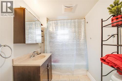 1056-60 Niagara, Windsor, ON - Indoor Photo Showing Bathroom