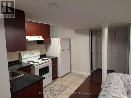 3434 Crimson King Circle, Mississauga, ON - Indoor Photo Showing Kitchen