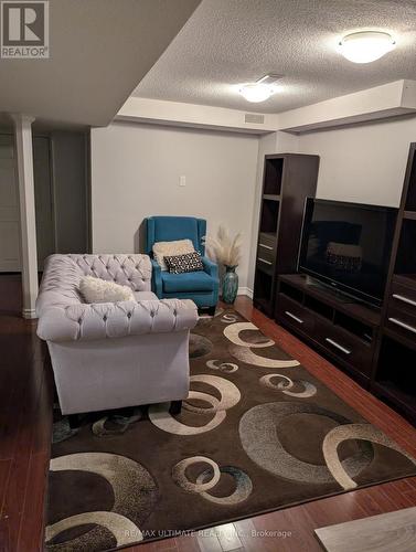 3434 Crimson King Circle, Mississauga, ON - Indoor