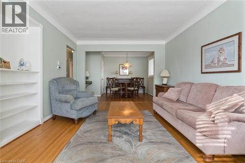 20 Cardinal Drive, Hamilton, ON - Indoor Photo Showing Living Room
