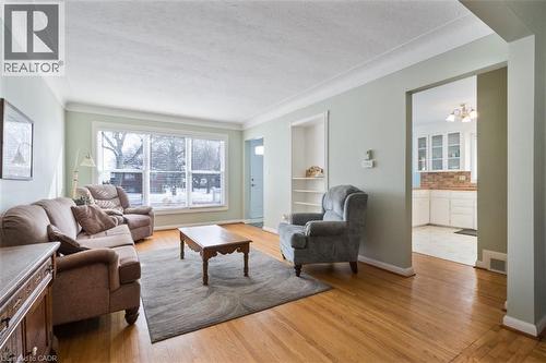 20 Cardinal Drive, Hamilton, ON - Indoor Photo Showing Living Room