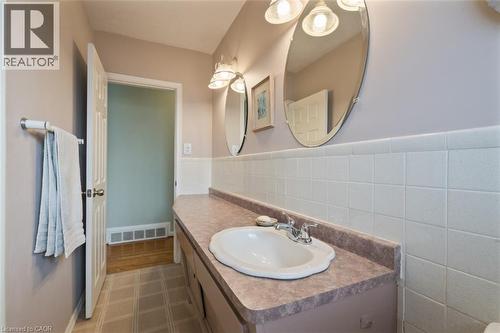 20 Cardinal Drive, Hamilton, ON - Indoor Photo Showing Bathroom