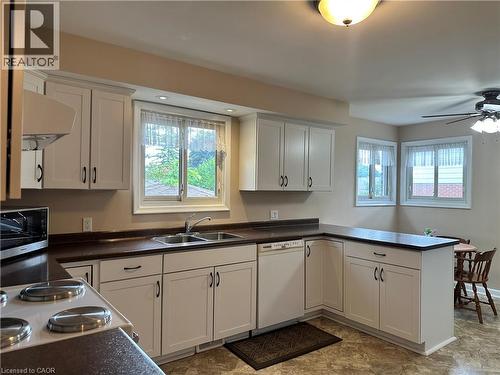 129 Broker Drive, Hamilton, ON - Indoor Photo Showing Kitchen With Double Sink