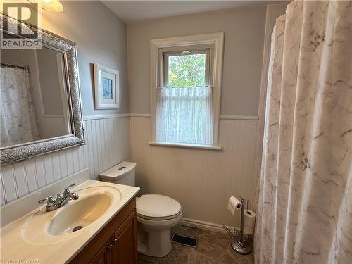 129 Broker Drive, Hamilton, ON - Indoor Photo Showing Bathroom