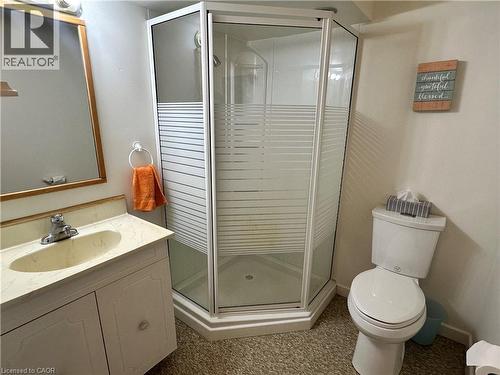 129 Broker Drive, Hamilton, ON - Indoor Photo Showing Bathroom