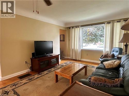 129 Broker Drive, Hamilton, ON - Indoor Photo Showing Living Room