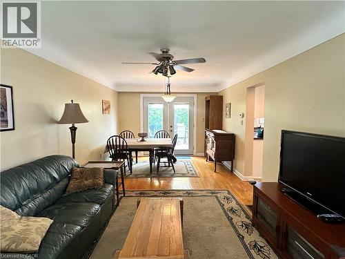 129 Broker Drive, Hamilton, ON - Indoor Photo Showing Living Room