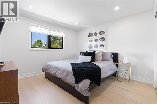 Bedroom with light wood-style flooring and recessed lighting - 17 Clearview Drive, Hamilton, ON - Indoor Photo Showing Bedroom