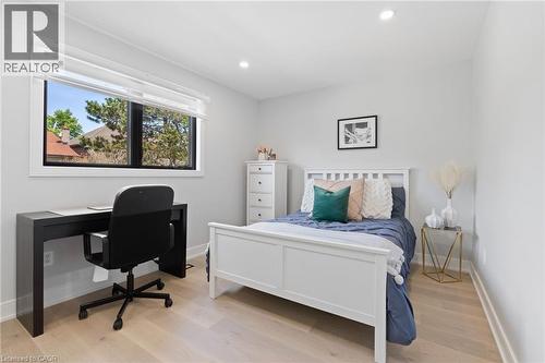 Bedroom featuring light wood-style flooring, a desk, and recessed lighting - 17 Clearview Drive, Hamilton, ON - Indoor Photo Showing Bedroom