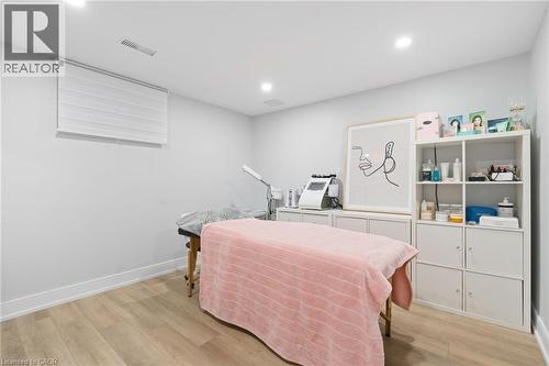 Bedroom featuring light wood-type flooring and recessed lighting - 17 Clearview Drive, Hamilton, ON - Indoor Photo Showing Bedroom