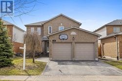 1045 BEAVER VALLEY CRESCENT Oshawa, ON L1J 8N2